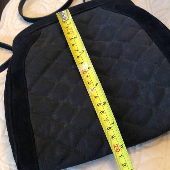 👛Vintage Salvatore Ferragamo Suede trim, tufted raised fabric, leather strap bag - Picture 9 of 13